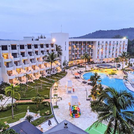 Harris Resort Batam Waterfront Секупанг Экстерьер фото